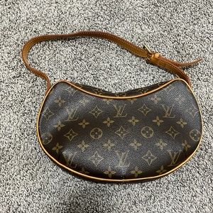 Authentic Louis Vuitton purse with replacement zipper